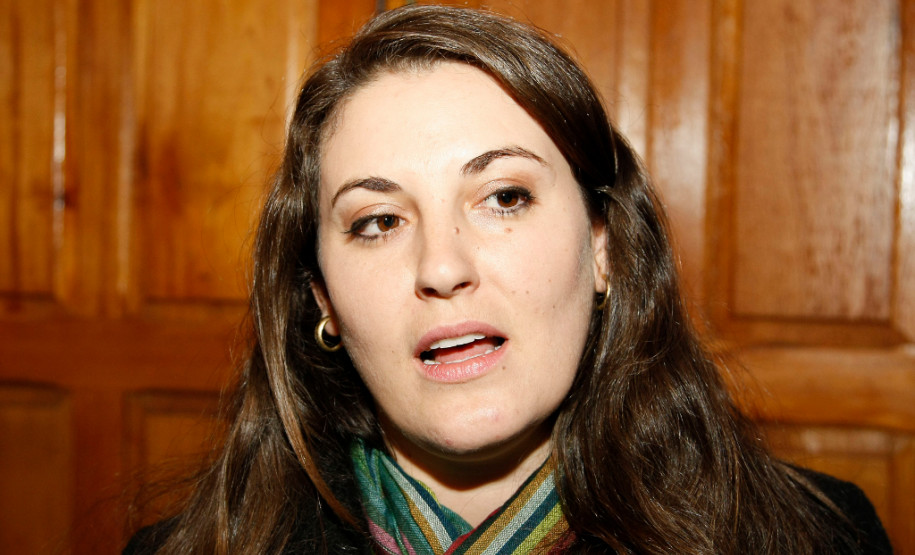 Educando com a horta escolar e a gastronomia no Paraná, reunião no auditório do Colégio Militar do Paraná, Nadia de Almeida Nunes, Coordenadora Nacional do projeto Educando com a horta Escolar. 03-09-13.