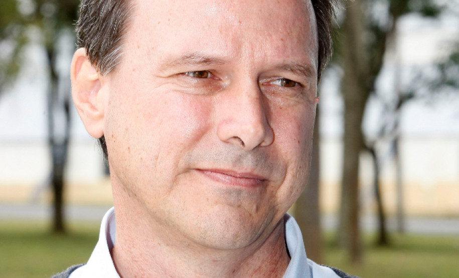 Educando com a horta escolar e a gastronomia no Paraná, reunião no auditório do Colégio Militar do Paraná, Nelson Neumann Arns coordenador da Pastoral da Criança. 03-09-13.