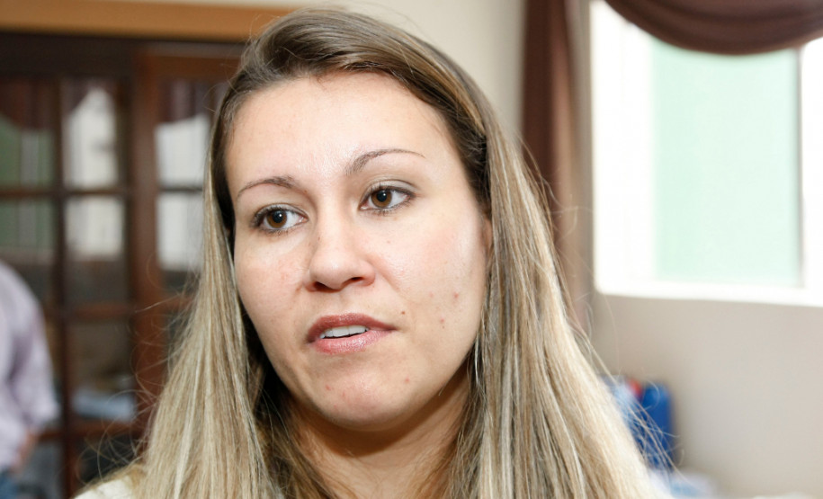 Reunião sobre Casa Familiar Rural, professora Aliriane Emanuela Eing. 05-09-13.