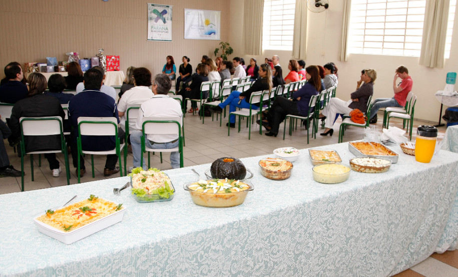 Premiaçao do segundo concurso Merendeira um prato várias idéias no núcleo regional de educação de Paranaguá. 06-09-13.