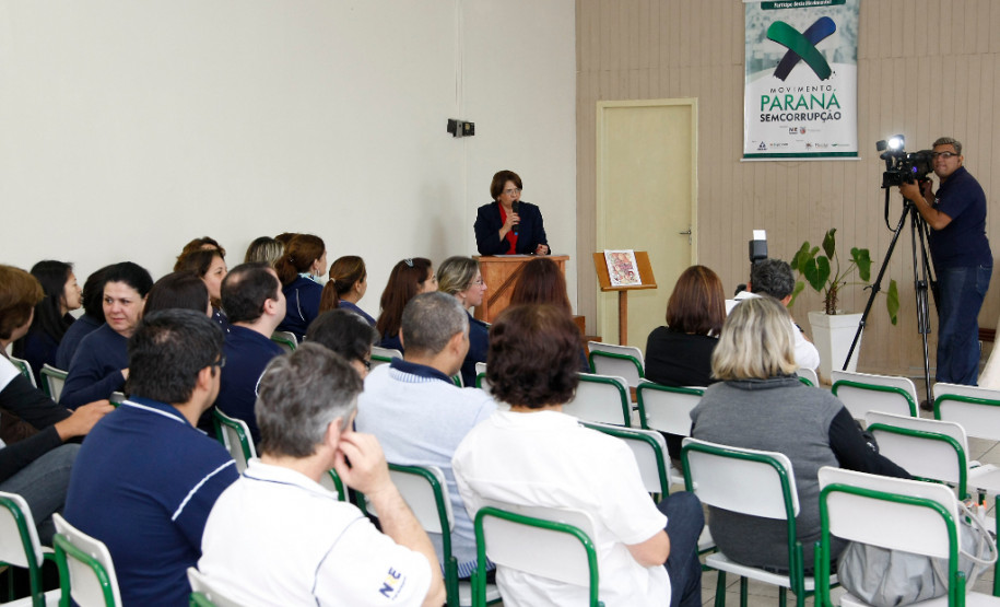 Premiaçao do segundo concurso Merendeira um prato várias idéias no núcleo regional de educação de Paranaguá. 06-09-13.
