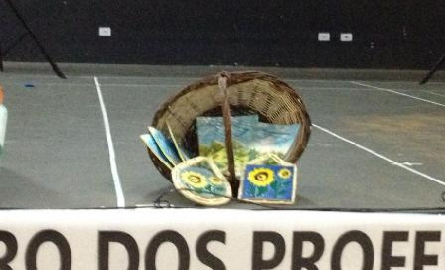 A Secretaria de Estado da Educação do Paraná, em parceria com a Associação de Cooperação Agrícola e Reforma Agrária do Paraná (Acap), promoveu na semana passada, em Cascavel, o Encontro de Professores da Escola Itinerante. O evento contou com a participação de quase 350 pessoas entre profissionais da educação, estudantes, representantes de comunidades acampadas, professores universitários, autoridades e técnicos da Secretaria.