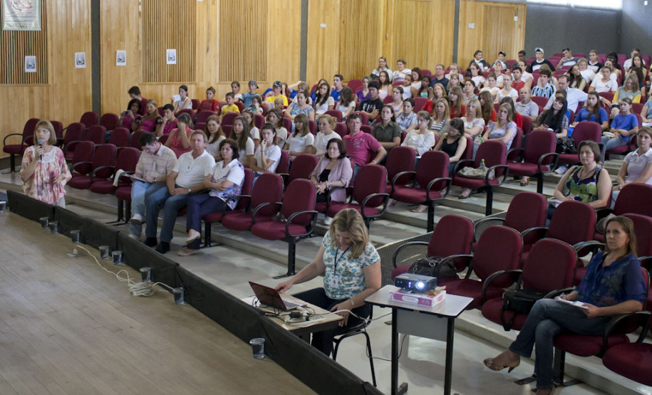 NRE Toledo recebe Saúde e Prevenção nas Escolas