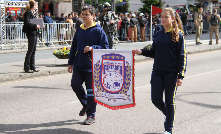 Mais de 1,5 mil alunos de escolas públicas participaram do desfile de 7 de Setembro na Avenida Cândido de Abreu, em Curitiba.<br />
<br />
Veja mais fotos em: <a href=" http://www.flickr.com/photos/flavioarns/sets/72157635424221038/" target="_blank"> http://www.flickr.com/photos/flavioarns</a>