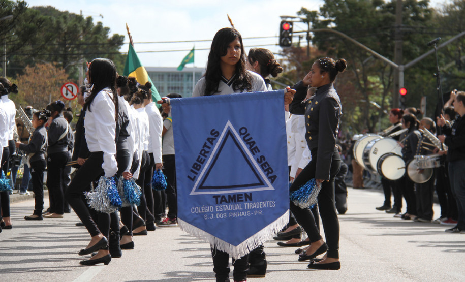 Mais de 1,5 mil alunos de escolas públicas participaram do desfile de 7 de Setembro na Avenida Cândido de Abreu, em Curitiba.<br />
<br />
Veja mais fotos em: <a href=" http://www.flickr.com/photos/flavioarns/sets/72157635424221038/" target="_blank"> http://www.flickr.com/photos/flavioarns</a>