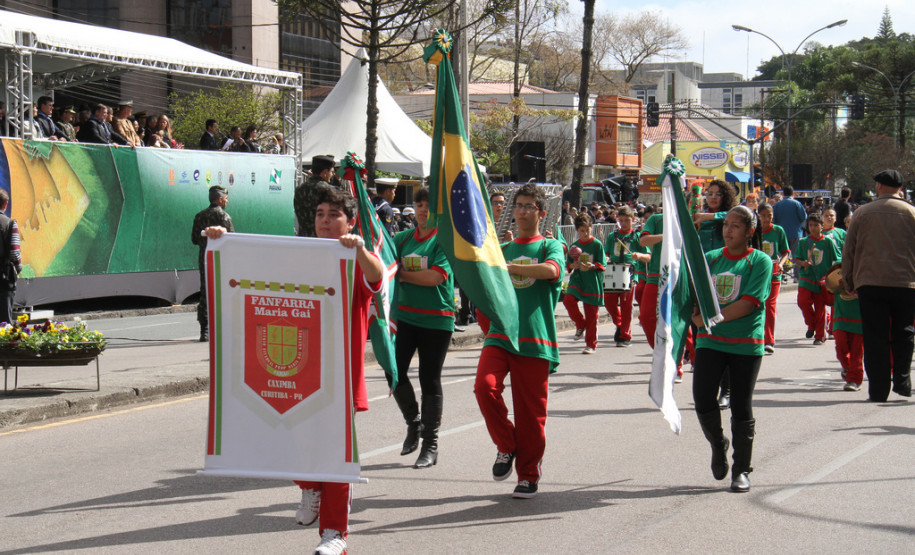 Mais de 1,5 mil alunos de escolas públicas participaram do desfile de 7 de Setembro na Avenida Cândido de Abreu, em Curitiba.<br />
<br />
Veja mais fotos em: <a href=" http://www.flickr.com/photos/flavioarns/sets/72157635424221038/" target="_blank"> http://www.flickr.com/photos/flavioarns</a>