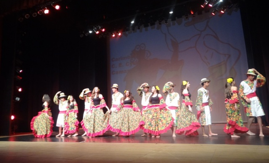 O evento contou com a participação dos alunos e professores das escolas estaduais de toda a região e foi dividido em danças folclóricas e de salão.