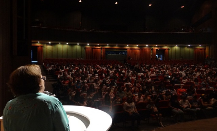 O evento contou com a participação dos alunos e professores das escolas estaduais de toda a região e foi dividido em danças folclóricas e de salão.