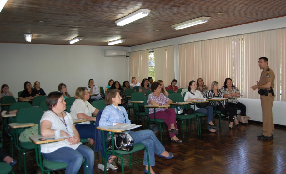 Proposta do evento é orientar os pedagogos sobre encaminhamentos adequados para assegurar os direitos de crianças e adolescentes.