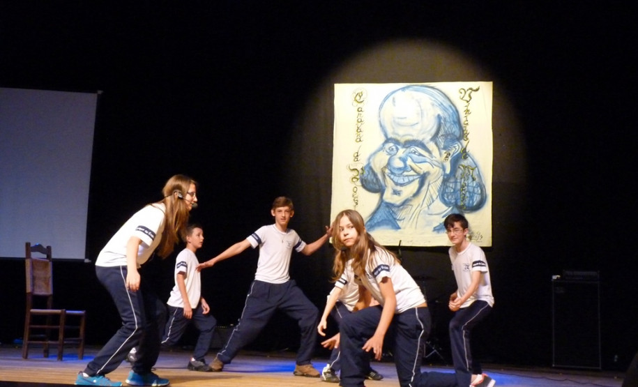 Esta semana foi a vez de Toledo receber a Caravana da Poesia que, neste ano, homenageia o centenário de nascimento de Vinícius de Moraes.