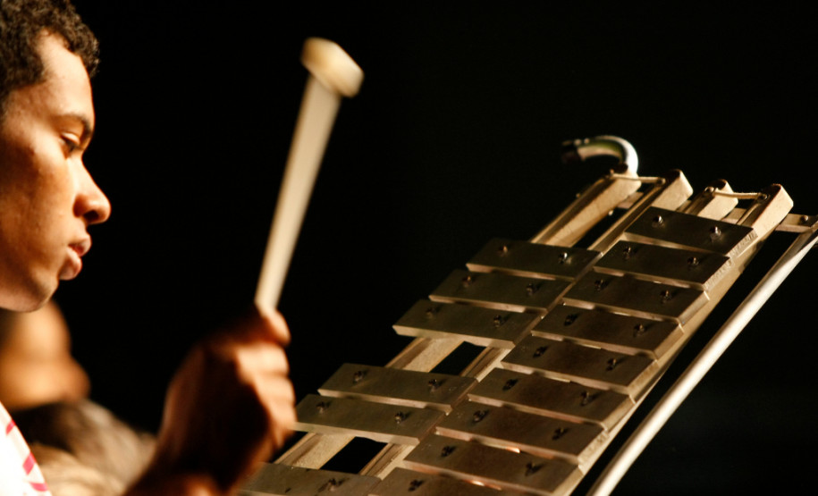 Apresentação de alunos no Centro Cultural de Umuarama, durante a Caravana da Poesia. 18-09-13.