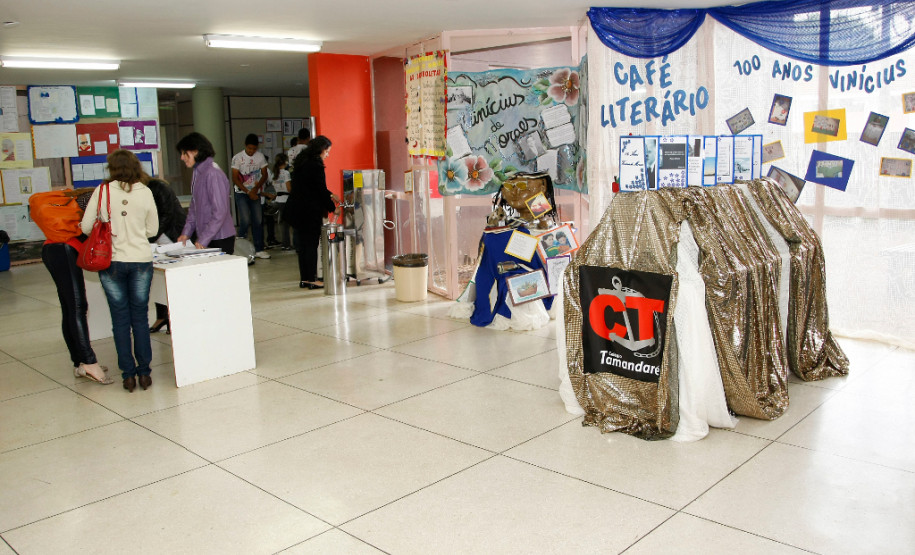 Apresentação de alunos no Centro Cultural de Umuarama, durante a Caravana da Poesia. 18-09-13.