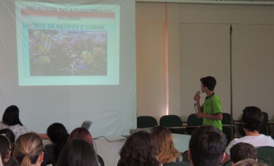 Eventos servem para definir delegação que representa o Paraná na 4ª Conferência Nacional Infantojuvenil pelo Meio Ambiente, Brasília. Atividades do NRE de Campo Mourão.