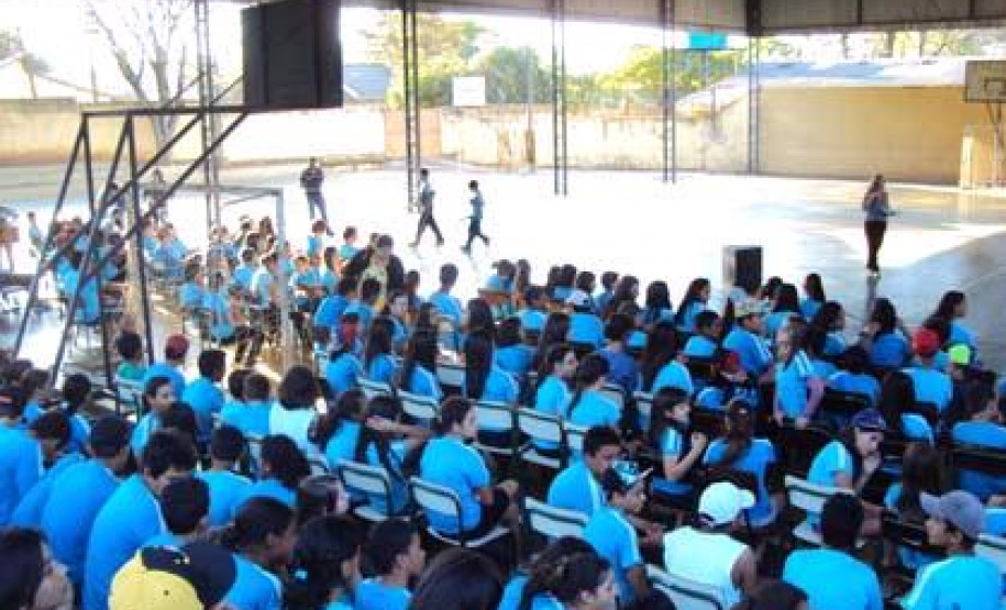 Eventos servem para definir delegação que representa o Paraná na 4ª Conferência Nacional Infantojuvenil pelo Meio Ambiente, Brasília. Atividades do NRE de Cianorte.