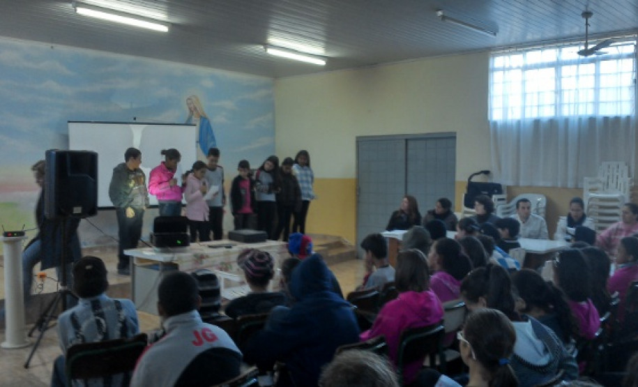 Eventos servem para definir delegação que representa o Paraná na 4ª Conferência Nacional Infantojuvenil pelo Meio Ambiente, Brasília. Atividades do NRE de Cianorte.