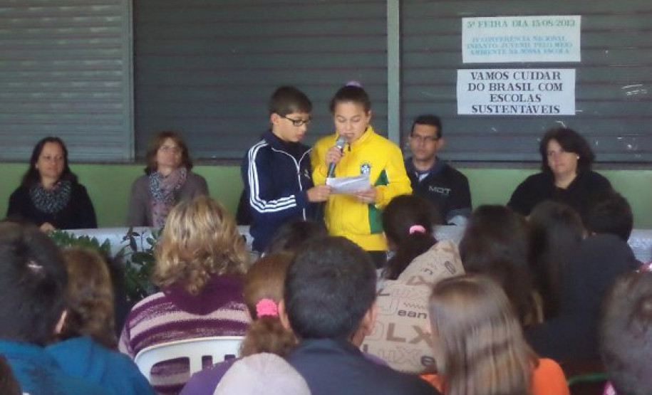 Eventos servem para definir delegação que representa o Paraná na 4ª Conferência Nacional Infantojuvenil pelo Meio Ambiente, Brasília. Atividades do NRE de Cianorte.