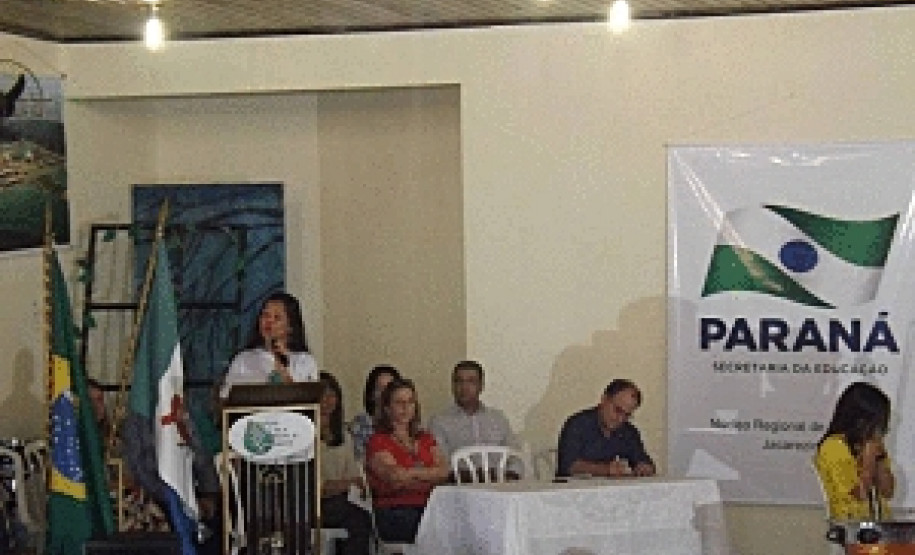 Eventos servem para definir delegação que representa o Paraná na 4ª Conferência Nacional Infantojuvenil pelo Meio Ambiente, Brasília. Atividades do NRE de Jacarezinho.