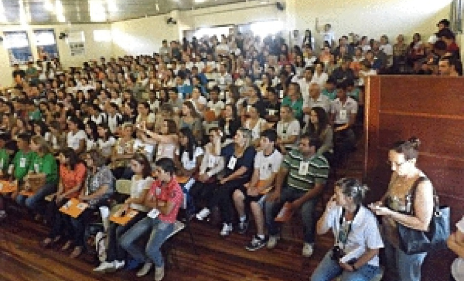 Eventos servem para definir delegação que representa o Paraná na 4ª Conferência Nacional Infantojuvenil pelo Meio Ambiente, Brasília. Atividades do NRE de Jacarezinho.