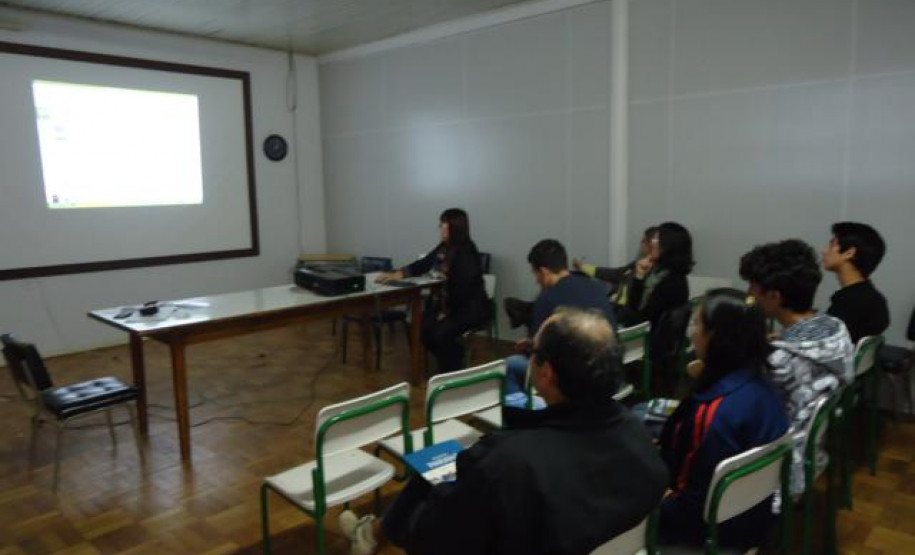 Eventos servem para definir delegação que representa o Paraná na 4ª Conferência Nacional Infantojuvenil pelo Meio Ambiente, Brasília. Atividades do NRE de Pato Branco.