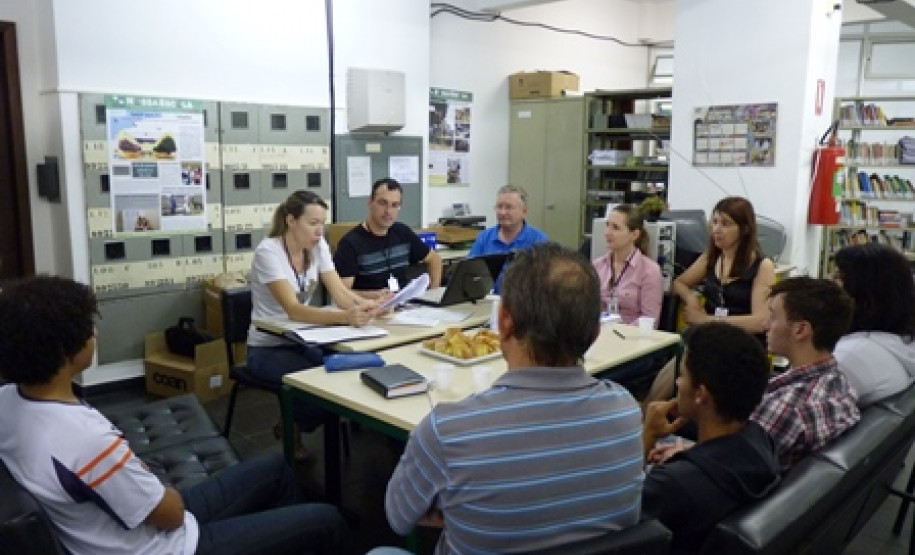 Eventos servem para definir delegação que representa o Paraná na 4ª Conferência Nacional Infantojuvenil pelo Meio Ambiente, Brasília. Atividades do NRE de Toledo.