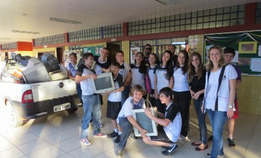 Eventos servem para definir delegação que representa o Paraná na 4ª Conferência Nacional Infantojuvenil pelo Meio Ambiente, Brasília. Atividades do NRE de Toledo.