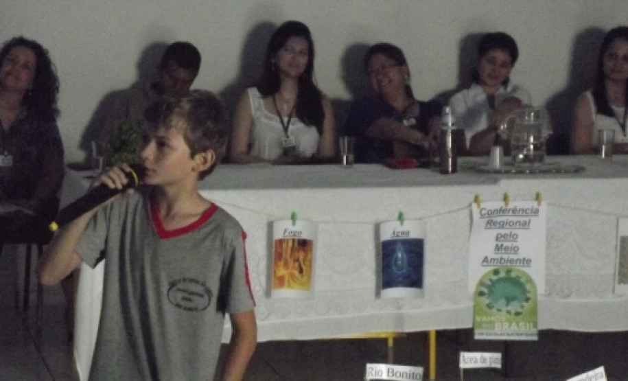 Eventos servem para definir delegação que representa o Paraná na 4ª Conferência Nacional Infantojuvenil pelo Meio Ambiente, Brasília. Atividades do NRE de Umuarama.