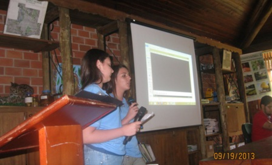 Eventos servem para definir delegação que representa o Paraná na 4ª Conferência Nacional Infantojuvenil pelo Meio Ambiente, Brasília. Atividades do NRE de Cianorte.