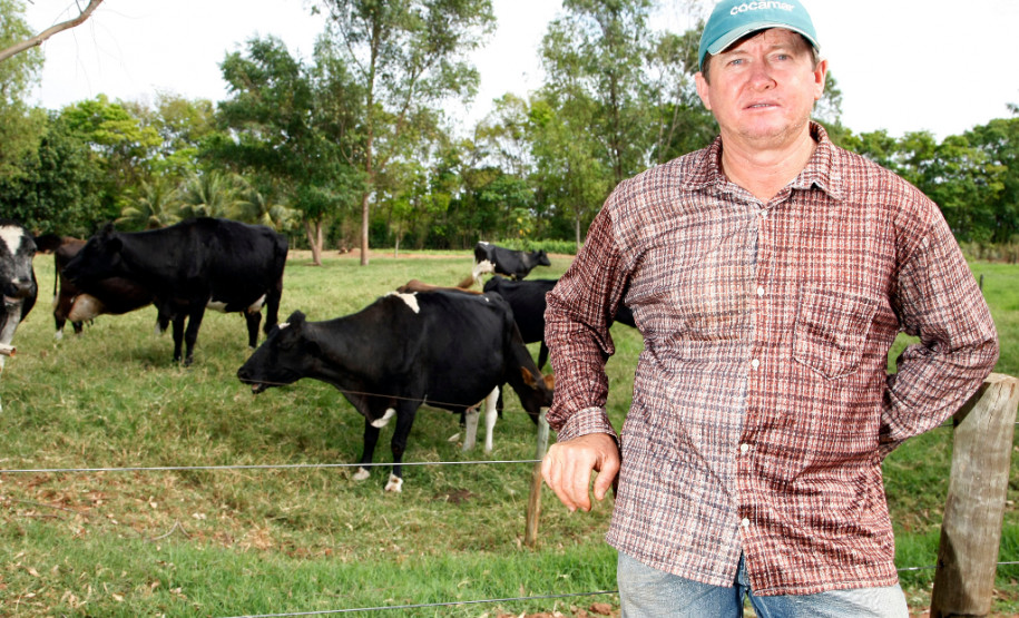 Agricultor familiar, Adalton Lazarin produtor de leite. 19-09-13.