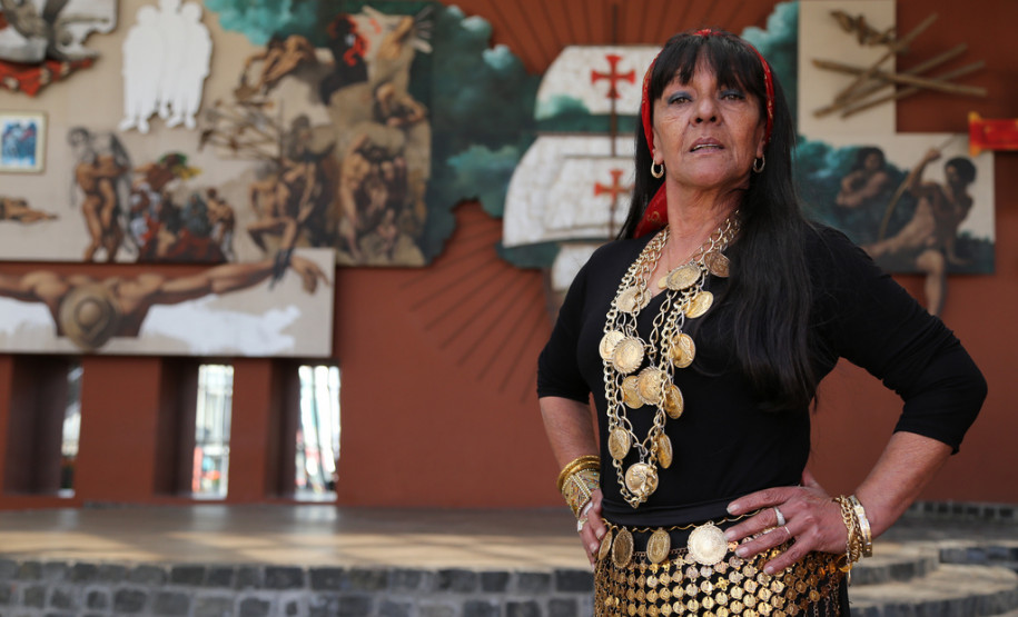 Durante três dias, profissionais da educação, membros de associações e movimentos ciganos estarão reunidos na Fundação Cultural de Curitiba para discutir a construção da Proposta Pedagógica de alfabetização para ciganos.<br />
<br />
Veja mais fotos em: <a href=" http://www.flickr.com/photos/flavioarns/sets/72157635924322876/" target="_blank"> http://www.flickr.com/photos/flavioarns/</a>