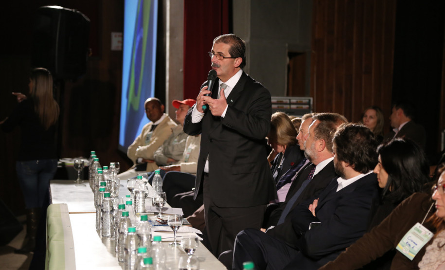 O objetivo é discutir emendas ao documento referência da Conferência Nacional de Educação (CONAE), que será definido no ano que vem, em Brasília.<br />
<br />
Veja mais fotos em: <a href=" http://www.flickr.com/photos/flavioarns/sets/72157635848374146/" target="_blank"> http://www.flickr.com/photos/flavioarns </a>