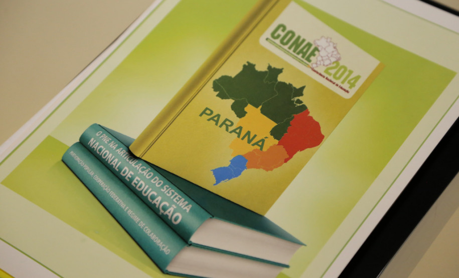 O objetivo é discutir emendas ao documento referência da Conferência Nacional de Educação (CONAE), que será definido no ano que vem, em Brasília.<br />
<br />
Veja mais fotos em: <a href=" http://www.flickr.com/photos/flavioarns/sets/72157635848374146/" target="_blank"> http://www.flickr.com/photos/flavioarns </a>