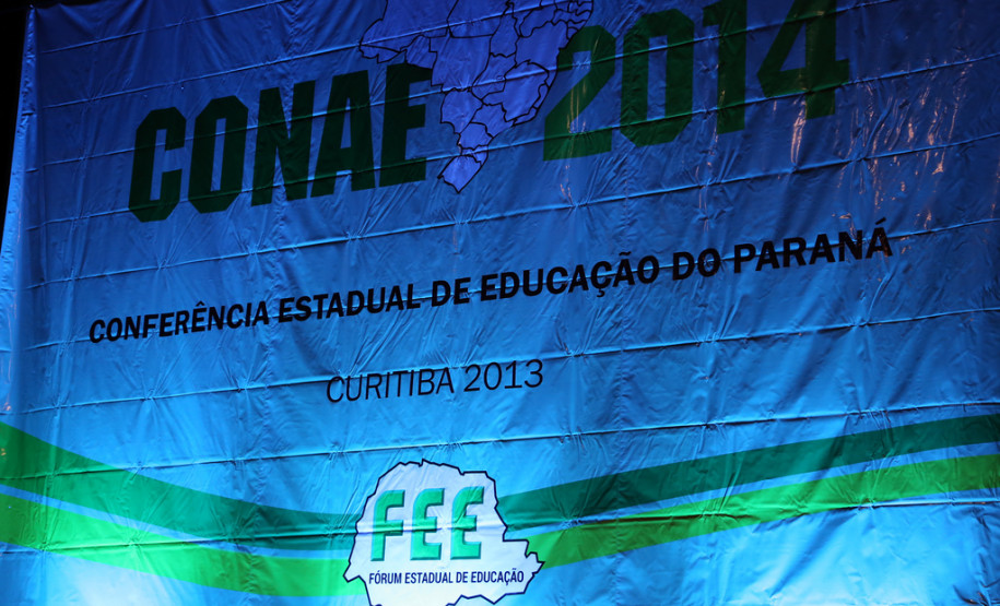 Imagens do primeiro dia da Conferência Estadual de Educação do Paraná.<br />
<br />
Veja mais fotos em: <a href=" http://www.flickr.com/photos/flavioarns/sets/72157635848374146/page2/" target="_blank"> http://www.flickr.com/photos/flavioarns </a>
