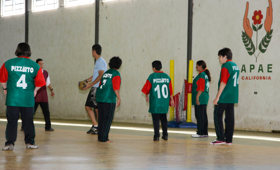 APAE da cidade de Califórnia. 25-09-13.