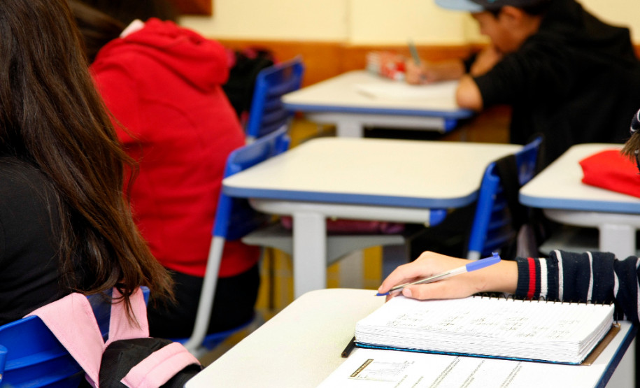 São José dos Pinhais - 25-04-13 - Escola Estadual Tarsila do Amaral inaugurada em Fevereiro.