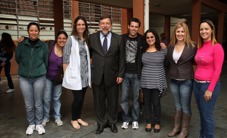 Flávio Arns visita Colégio Benedicto João Cordeiro