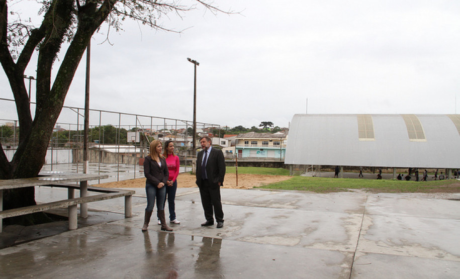 Flávio Arns visita Colégio Benedicto João Cordeiro