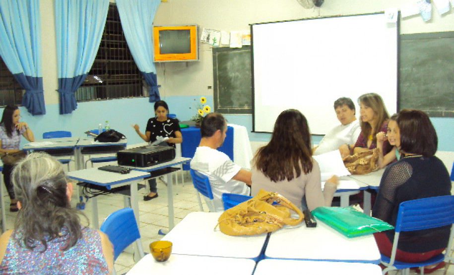 Na Escola Estadual Professor Augusto Bahls, que atende quase 300 alunos do ensino fundamental, já aconteceram as reuniões de apresentação do PAD com os professores, pedagogos e funcionários. “A receptividade foi muito boa. O PAD veio para fortalecer o trabalho que já estávamos realizando. As visitas da equipe do Núcleo Regional (Apucarana) só reforçam a importância dessa iniciativa para melhorar o nosso trabalho”, comentou a diretora Eunice de Castro.