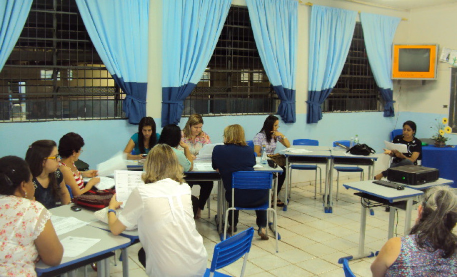 Na Escola Estadual Professor Augusto Bahls, que atende quase 300 alunos do ensino fundamental, já aconteceram as reuniões de apresentação do PAD com os professores, pedagogos e funcionários. “A receptividade foi muito boa. O PAD veio para fortalecer o trabalho que já estávamos realizando. As visitas da equipe do Núcleo Regional (Apucarana) só reforçam a importância dessa iniciativa para melhorar o nosso trabalho”, comentou a diretora Eunice de Castro.