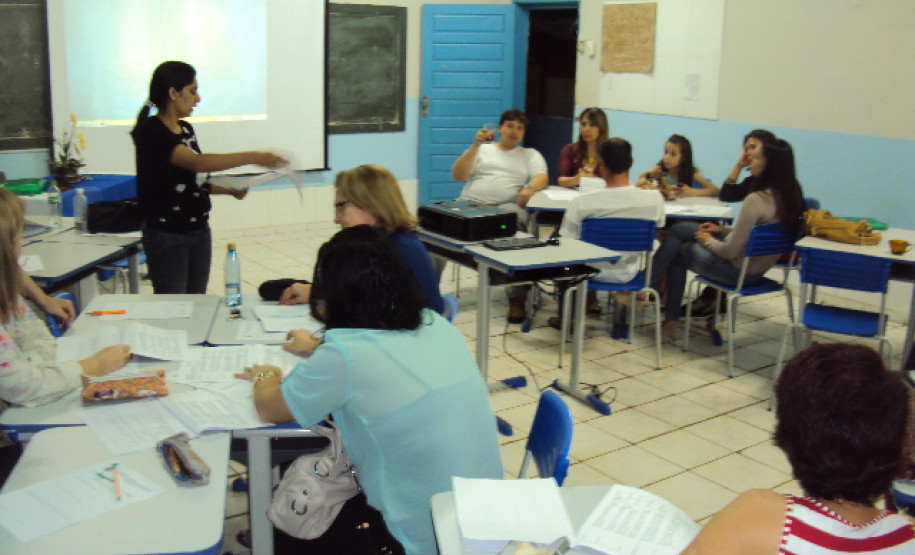 Na Escola Estadual Professor Augusto Bahls, que atende quase 300 alunos do ensino fundamental, já aconteceram as reuniões de apresentação do PAD com os professores, pedagogos e funcionários. “A receptividade foi muito boa. O PAD veio para fortalecer o trabalho que já estávamos realizando. As visitas da equipe do Núcleo Regional (Apucarana) só reforçam a importância dessa iniciativa para melhorar o nosso trabalho”, comentou a diretora Eunice de Castro.