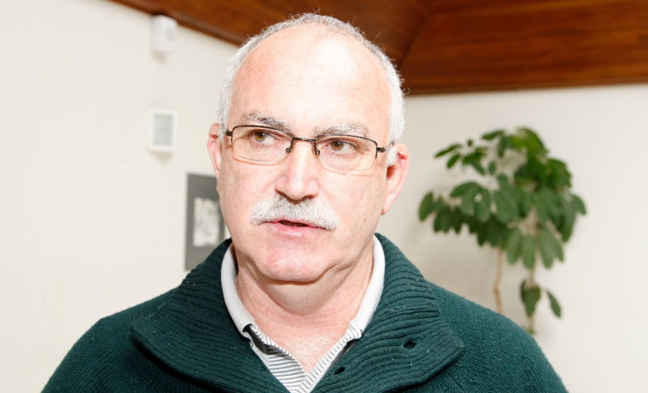 Secretaria Estadual da Educação, DITEC, reunião sobre o PAD com o Núcleo Regional de Educação de União da Vitória. 02-10-13, diretor Jucemir Adam Lazier. 02-10-13.