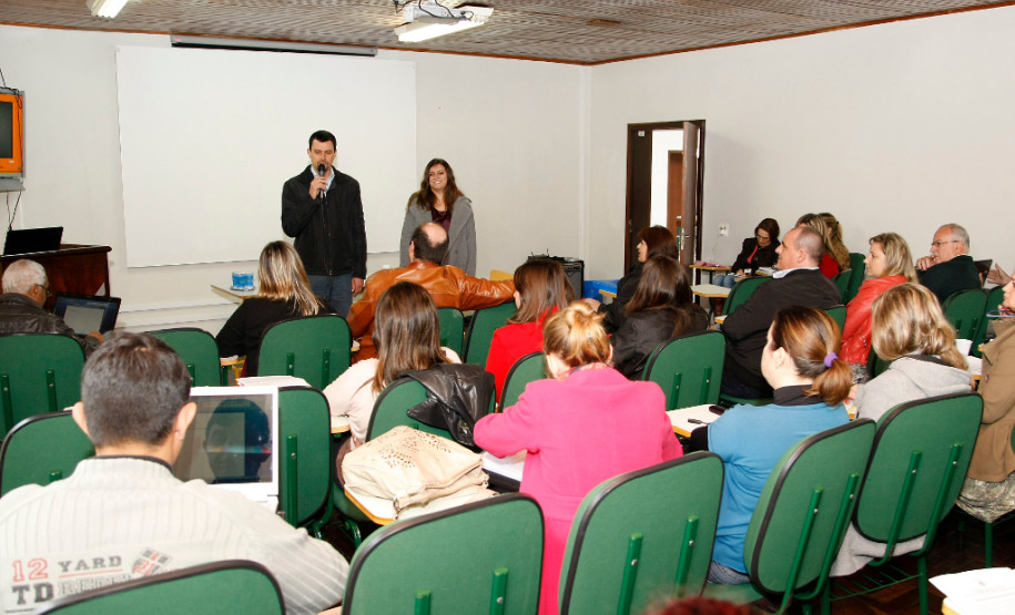 Secretaria Estadual da Educação, DITEC, reunião sobre o PAD com o Núcleo Regional de Educação de União da Vitória. 02-10-13.
