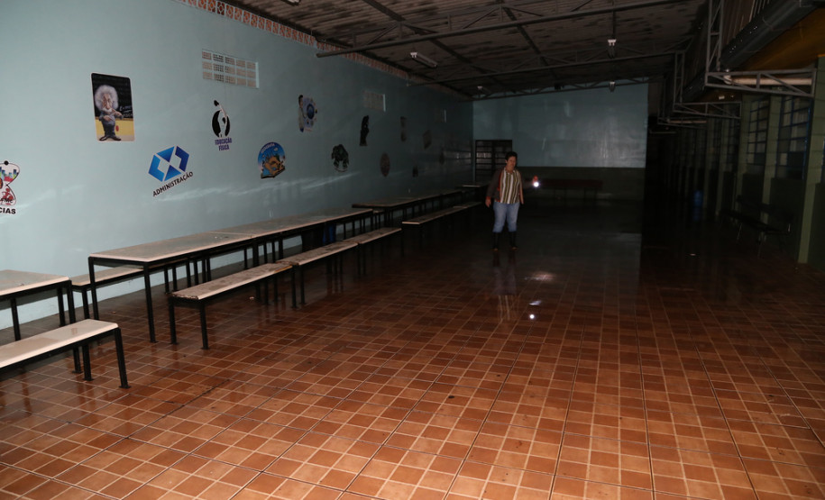 A liberação dos recursos foi anunciada no final da tarde de quinta-feira (3), após o secretário Flávio Arns visitar o Colégio Estadual Amâncio Moro, em Corbélia.<br />
<br />
Veja mais fotos em: <a href=" http://www.flickr.com/photos/flavioarns/sets/72157636173402446/" target="_blank"> http://www.flickr.com/photos/flavioarns </a>