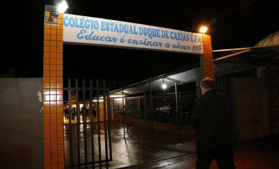 A liberação dos recursos foi anunciada no final da tarde de quinta-feira (3), após o secretário Flávio Arns visitar Colégio Estadual Duque de Caxias em Corbélia. <br />
<br />
Veja mais fotos em: <a href=" http://www.flickr.com/photos/flavioarns/sets/72157636173877876/" target="_blank"> http://www.flickr.com/photos/flavioarns </a>