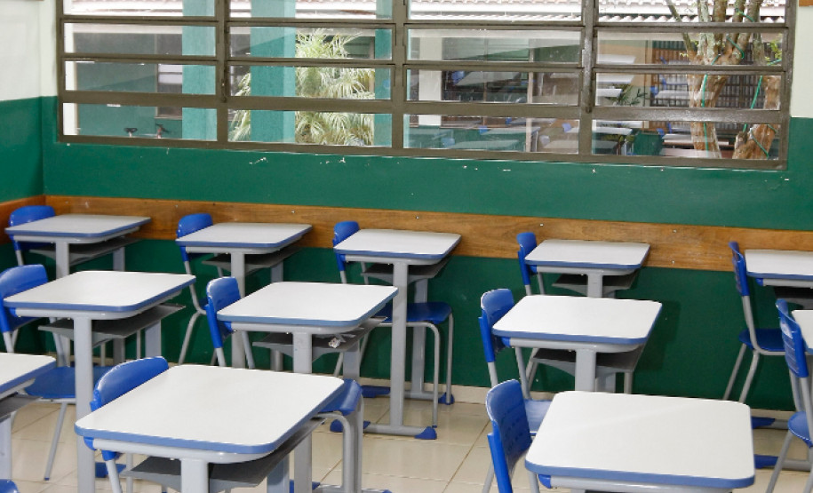 Arapongas, Colégio Estadual Nadir Montanha que recebeu reformas como a construção de três novas salas de aula. 24-09-13.