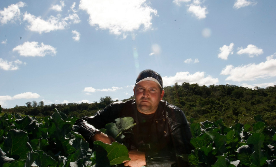 Produtos da agricultura familiar chegam a 30 mil alunos Agricultura Familiar, Cidade de Arapongas, presidente da Cooperativa dos Agricultores do Pirapó (Coocapi), Nélio Jonas da Silva. 24-09-13.