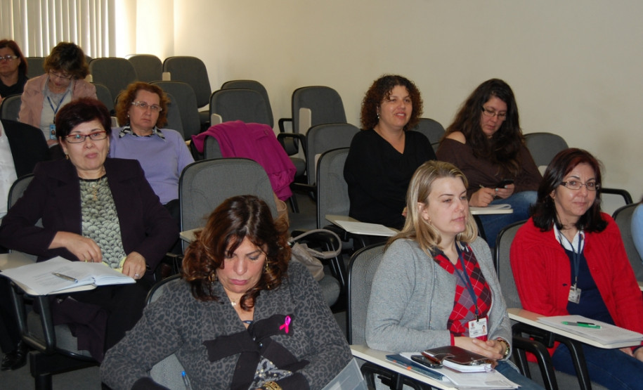 Em reunião em Curitiba, Fórum de Apoio à Formação Docente também discutiu abertura de novos polos da Universidade Aberta.