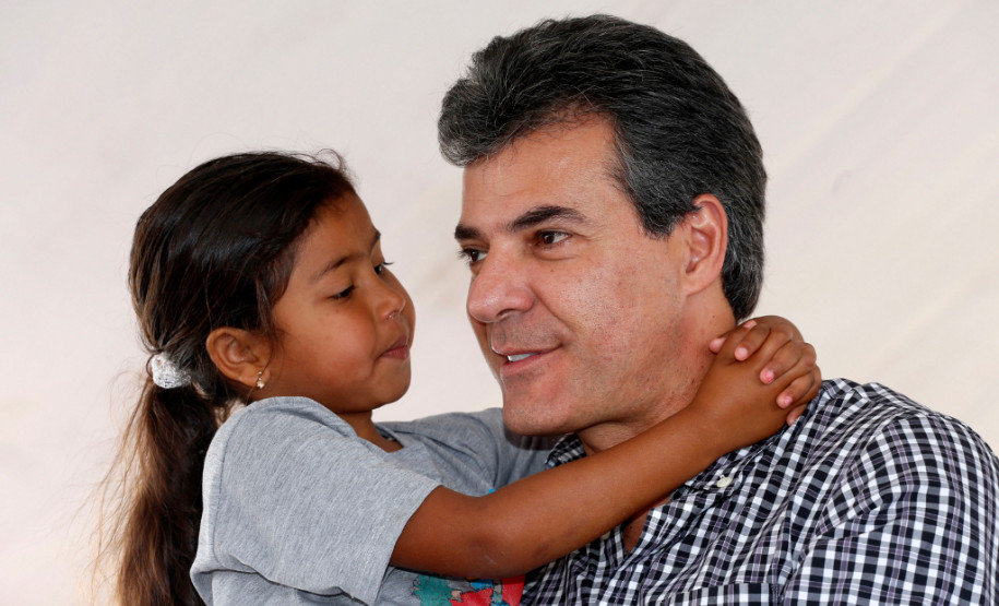 O governador Beto Richa e o vice-governador e secretário da Educação, Flávio Arns, inauguraram Escola Professora Lucinéia Ricardo Braciforte em Ubiratã.