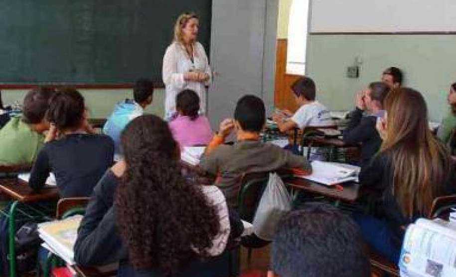 Na Escola Estadual Imaculada Conceição, em Jacarezinho, houve uma atividade de conscientização para os alunos do 8º ano do ensino fundamental. Após as orientações, os alunos fizeram uma visita de campo fora da escola para verificar os ocos de árvores, piscinas, jardins, fontes, bebedouros entre outros locais.