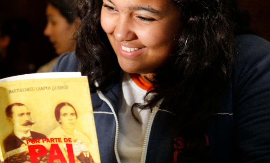 Colégio Estadual Emilio de Menezes em Arapongas, aluna Mariana Santana Rodrigues. 24-09-13.