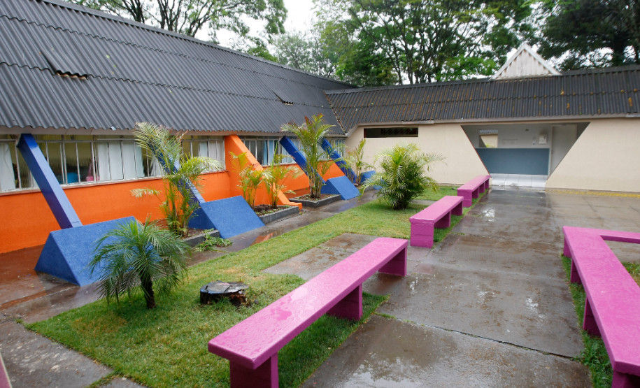 Colégio Estadual Emilio de Menezes em Arapongas. 24-09-13.